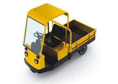 اپراتور تنها رانندگی تراکتور الکتریکی الکتریکی زرد رنگ عملیات آسان